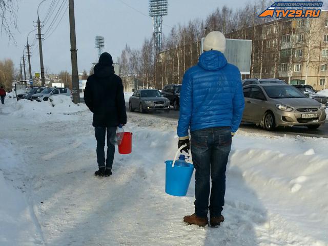 В Архангельске продолжаются работы на месте прорыва водопровода