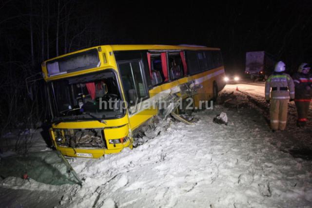 На трассе Северодвинск-Архангельск в столкновении автобуса и фуры погибла женщина