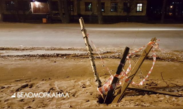 В Северодвинске вместо ремонта натыкали в яму палок