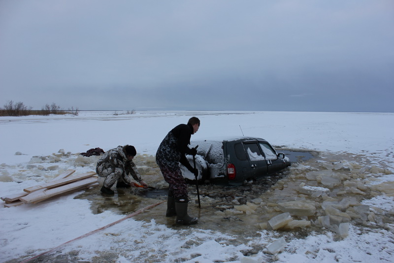 Рыбалка на севере главная архангельск. Нива на льду. Нива по льду. Луда Архангельская область. Санататур на севере.