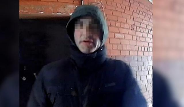 В Северодвинске поймали мужчину с женщиной, которые наносили на фасады домов рекламу наркотического интернет-магазина