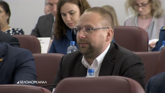 Северодвинского депутата Полозова поздравили, Трухина - исключили