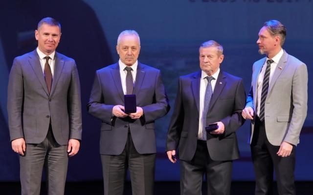 В Северодвинске Михаил Гмырин и Владимир Мелехин стали обладателями нагрудного знака «За заслуги перед Северодвинском» 