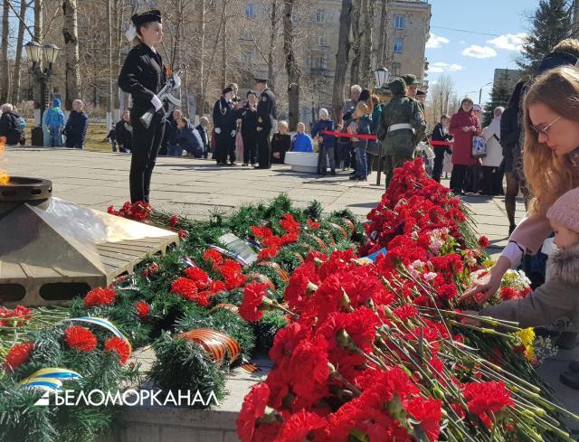 Семьям погибшим на украине выплатят. Помощь семьям погибших военнослужащих. Лента памяти погибших на Украине Архангельская область.