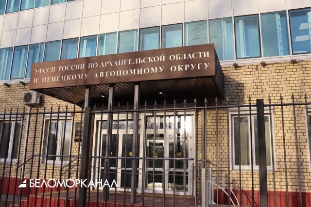 Три стопки. В Архангельской области алкоголичка-алиментщица пряталась от приставов в погребе