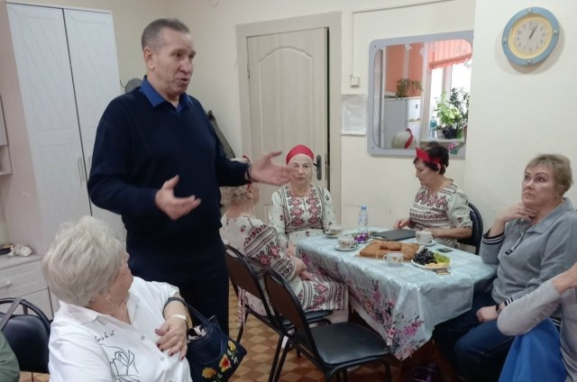 Николай Малинников устроил прощальное чаепитие